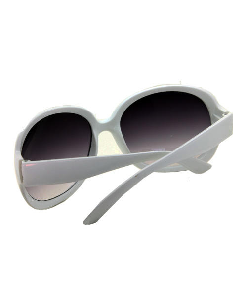 Retro round oversized sunglasses women.