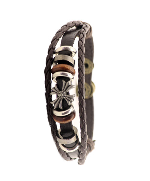 Metal rings wooden beads girls bracelet.